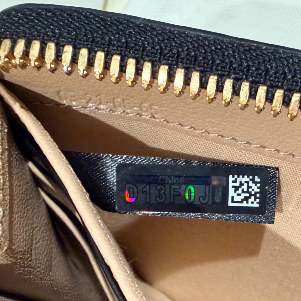 Chloè Alphabet Grained Leather Zippy Wallet - Picture 4 of 16
